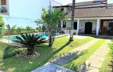 Imagem: A casa em condomínio possui 4 Dormitórios, 4 Banheiros, 3