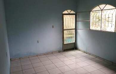 Imagem: A casa possui 3 Dormitórios, 2 Banheiros, 360m² de Área e