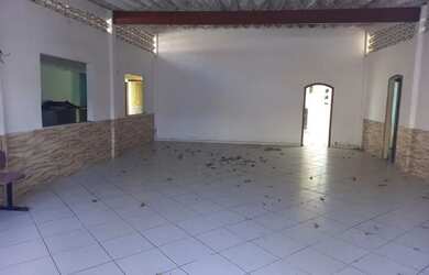 Imagem: A casa possui 2 Dormitórios, 2 Banheiros, 5 Vagas na garagem