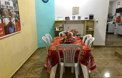 Imagem: A casa possui 3 Dormitórios, 2 Banheiros, 1 Vaga na garagem