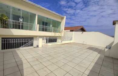 Imagem: A casa possui 5 Dormitórios, 5 Banheiros, 5 Vagas na garagem