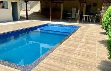 Imagem: A casa possui 4 Dormitórios, 3 Banheiros, 5 Vagas na garagem