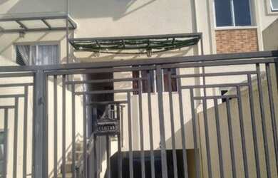 Imagem: A casa possui 2 Dormitórios, 2 Banheiros, 2 Vagas na garagem