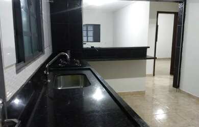 Imagem: A casa possui 2 Dormitórios, 1 Banheiro, 1 Vaga na garagem