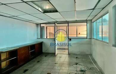 Imagem: O depósito possui 3 Vagas na garagem e 710m² de Área e está