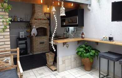 Imagem: A casa possui 2 Dormitórios, 2 Banheiros, 1 Vaga na garagem