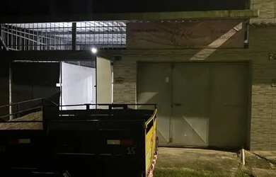 Imagem: A casa possui 3 Dormitórios, 2 Banheiros, 3 Vagas na garagem