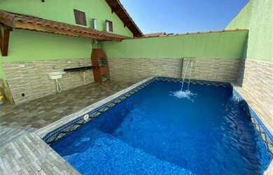 Imagem: A casa possui 2 Dormitórios, 1 Banheiro, 2 Vagas na garagem