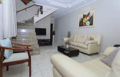 Imagem: A casa possui 4 Dormitórios, 4 Banheiros, 2 Vagas na garagem