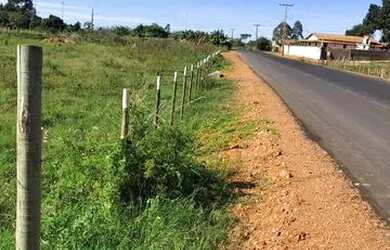 Imagem 1: Terrenos 10x25 em São Sebastião no asfalto