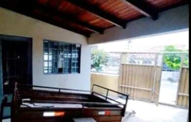 Imagem: A casa possui 2 Dormitórios, 2 Banheiros, 70m² de Área e