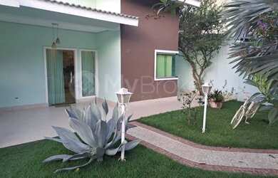 Imagem: A casa em condomínio possui 5 Dormitórios, 4 Banheiros, 4