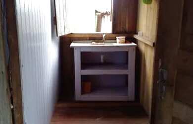 Imagem: A casa possui 1 Dormitório, 1 Banheiro, 1 Vaga na garagem e