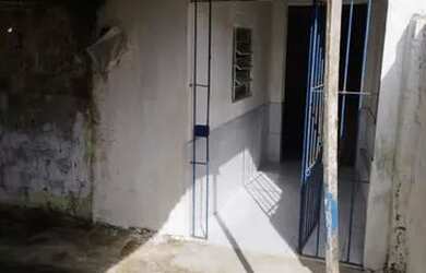 Imagem: A casa possui 3 Dormitórios, 1 Banheiro, 1 Vaga na garagem