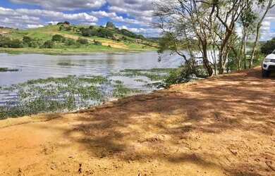 Imagem: O terreno possui 800m² de Área e está localizado em Centro