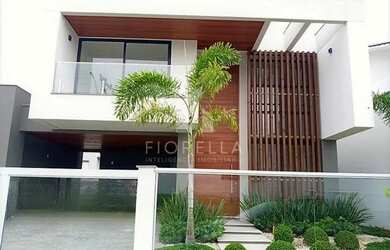 Imagem: A casa possui 3 Dormitórios, 4 Banheiros, 2 Vagas na garagem