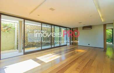 Imagem: A casa possui 3 Dormitórios, 4 Banheiros, 3 Vagas na garagem