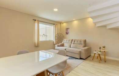 Imagem: A casa possui 4 Dormitórios, 3 Banheiros, 2 Vagas na garagem