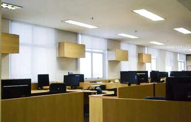 Imagem: O depósito possui 5 Vagas na garagem, 300m² de Área e está