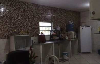 Imagem 7: Casa na Cohab. Churrasqueira, Varanda, 200m² de Áreae2 Vagas na garagem