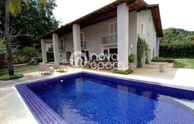 Imagem: A casa em condomínio possui 5 Dormitórios, 5 Banheiros, 5