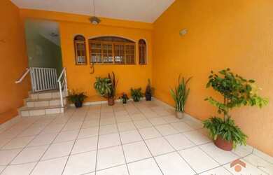 Imagem: A casa possui 3 Dormitórios, 2 Banheiros, 2 Vagas na garagem