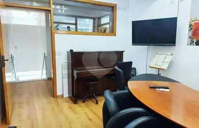 Imagem: O depósito possui 5 Vagas na garagem, 500m² de Área e está