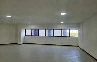 Imagem: Salão 110 ou 210m2 para locação na Av. Tancredo Neves- Caminho