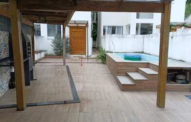 Imagem: A casa para alugar possui 3 Dormitórios, 4 Banheiros e 3 Vagas