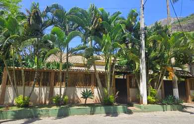 Imagem: A casa em condomínio possui 4 Dormitórios, 5 Banheiros, 3