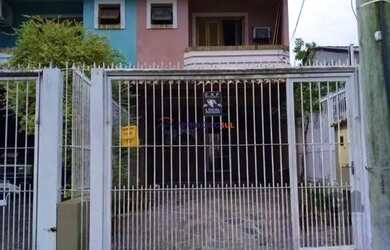 Imagem: A casa possui 2 Dormitórios, 3 Banheiros, 2 Vagas na garagem