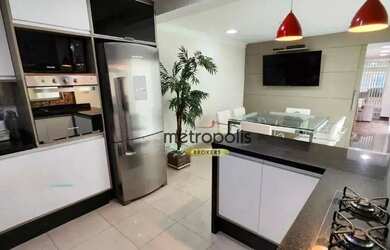 Imagem: A casa possui 3 Dormitórios, 4 Banheiros, 2 Vagas na garagem