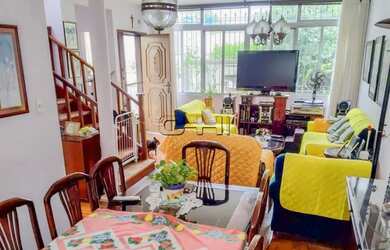 Imagem: A casa possui 3 Dormitórios, 4 Banheiros, 3 Vagas na garagem