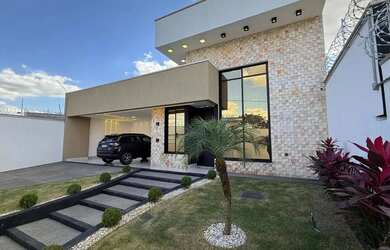 Imagem: A casa possui 3 Dormitórios, 4 Banheiros, 4 Vagas na garagem