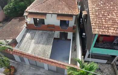 Imagem: A casa possui 3 Dormitórios, 2 Banheiros, 2 Vagas na garagem