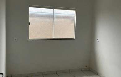 Imagem: A casa possui 3 Dormitórios, 2 Banheiros, 3 Vagas na garagem