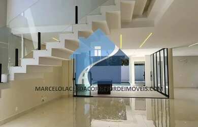 Imagem: A casa à venda possui 4 Dormitórios, 5 Banheiros, 4 Vagas