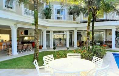 Imagem: A casa em condomínio possui 5 Dormitórios, 5 Banheiros, 4