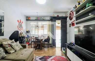 Imagem: A casa possui 2 Dormitórios, 2 Banheiros, 2 Vagas na garagem