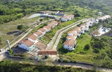 Imagem: A casa em condomínio possui 4 Dormitórios, 5 Vagas na garagem