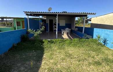 Imagem: A casa possui 2 Dormitórios, 2 Banheiros, 3 Vagas na garagem