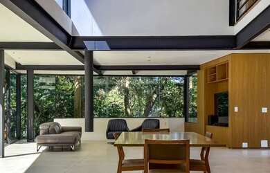 Imagem: A casa em condomínio para alugar possui 3 Dormitórios, 4 Banheiros