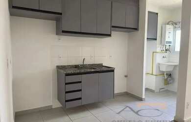 Imagem: O apartamento possui 3 Dormitórios, 1 Banheiro, 1 Vaga na garagem