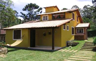 Imagem: A casa possui 3 Dormitórios, 2 Banheiros, 2 Vagas na garagem