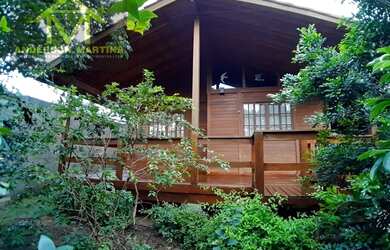 Imagem: A casa possui 5 Dormitórios, 3 Banheiros, 5 Vagas na garagem