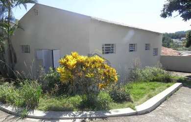 Imagem: O depósito possui 4 Vagas na garagem, 218m² de Área e está