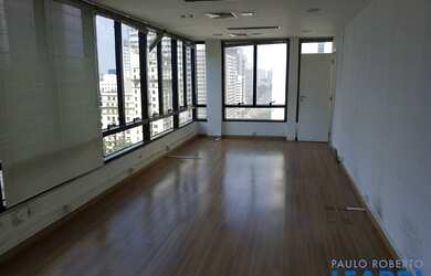 Imagem: O depósito possui 5 Vagas na garagem, 308m² de Área e está