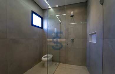 Imagem 15: Sobrado em condominio na Zona Sul com móveis planejados e elevador instalado