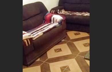 Imagem: A casa possui 3 Dormitórios, 1 Banheiro, 2 Vagas na garagem