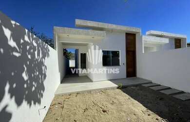 Imagem: A casa possui 3 Dormitórios, 2 Banheiros, 1 Vaga na garagem